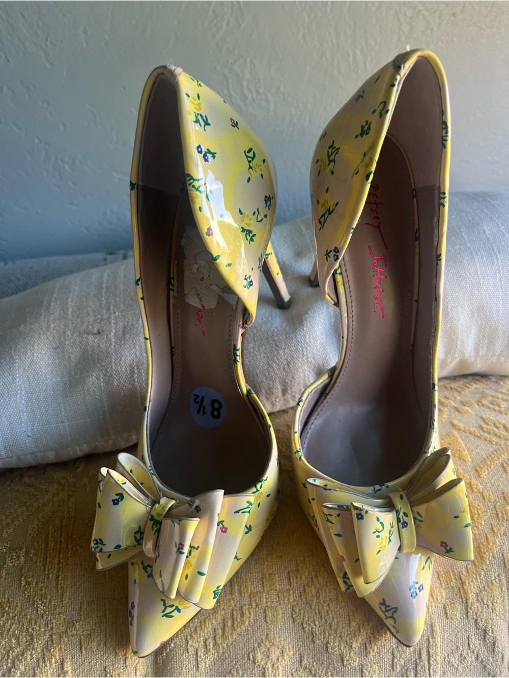 Betsey Johnson Layered Bow Vinyl Yellow Floral Stiletto 8.5M